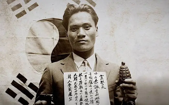 Yun Bong-gil, Korean independence fighter and martyr, photographed in Shanghai before his mission in April 1932. Yun Bong-gil detonated a bomb at the Japanese military celebration at Hongkew Park on 29 April 1932, killing the commander of Japanese forces in China. He was executed by firing squad in December 1932 at the age of twenty-four.